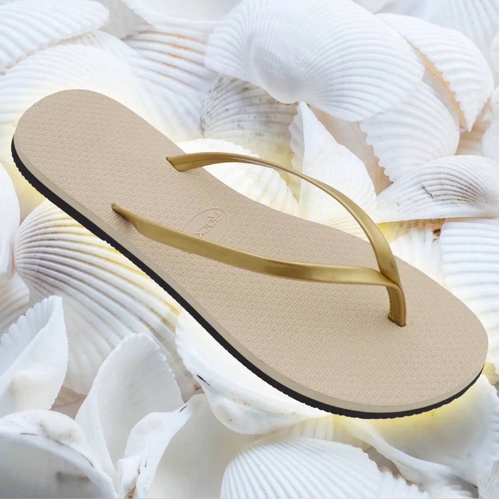 A008 Rockin Y2K Gold Metallic Flip Flops Minimalist Sandals size 6